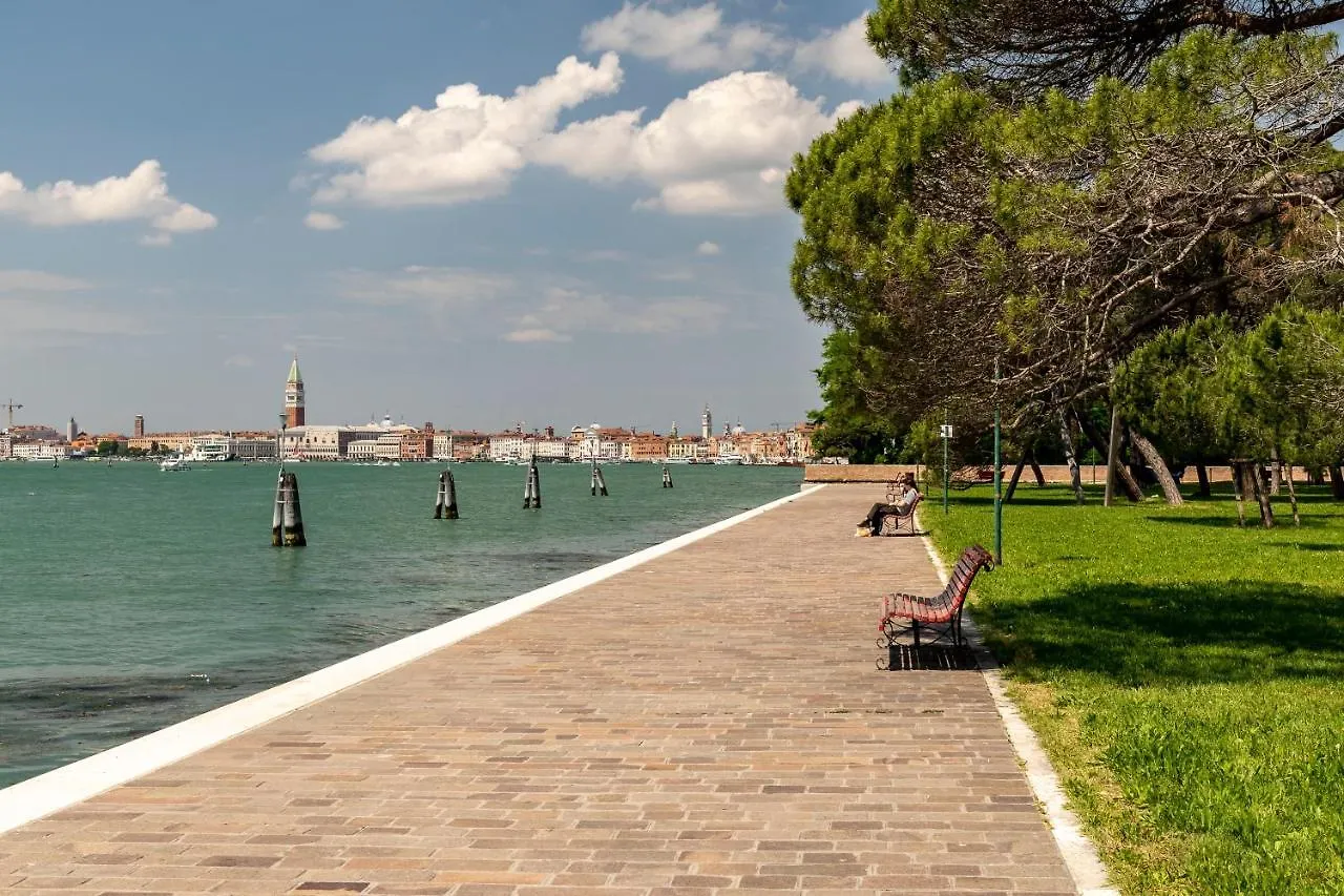 Queen House Venezia 0*, Venice Italy